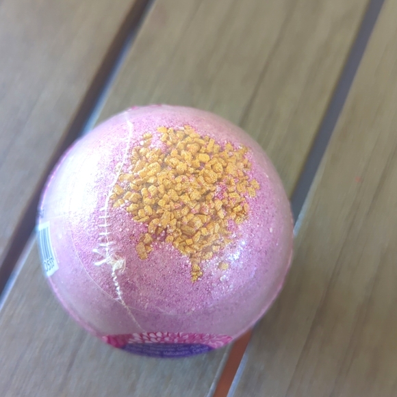 A Thousand Wishes Bath Bomb - Picture 3 of 4